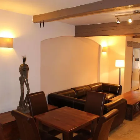 The Coach House 3*